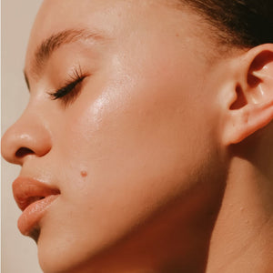C Radiance evens skin tone, promotes skin's natural glow and radiance.