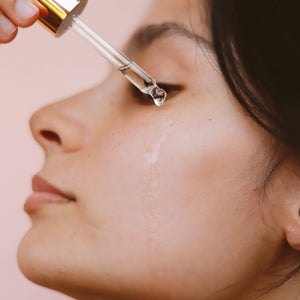 Oilless Moisturizer Silky, Oil-free, Dew-like Texture and Consistency