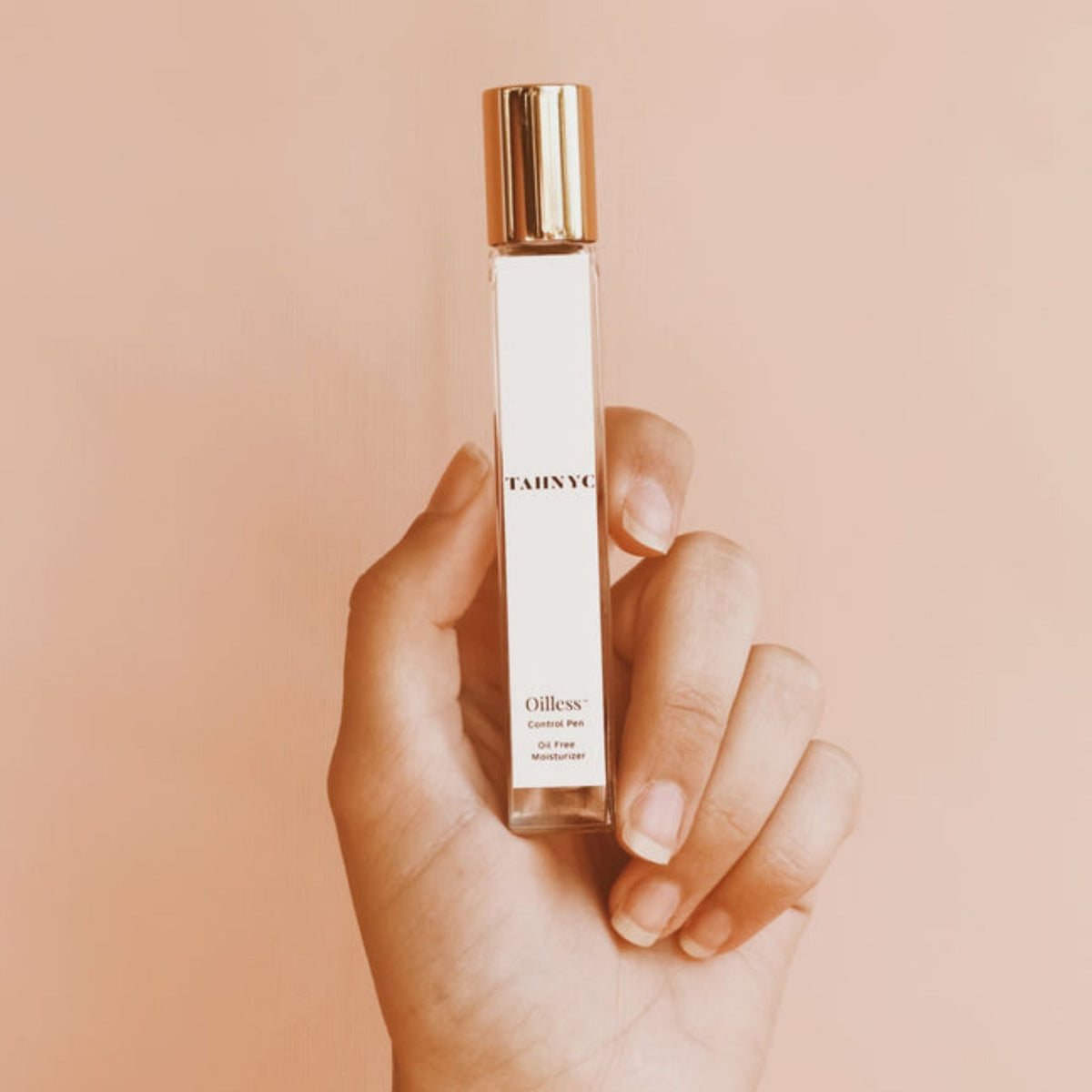 Oilless Moisturizer Control Pen is so portable and light, you can take it everywhere. 