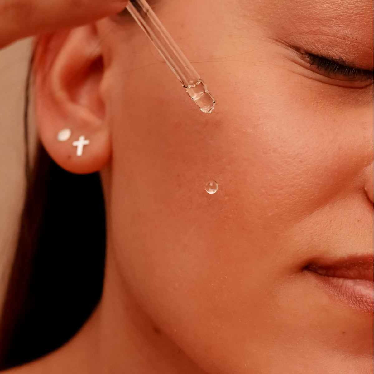 Restore Concentrated 3 Source Rosehip Nurture Crystal has a silky, dew-drop like consistency. 